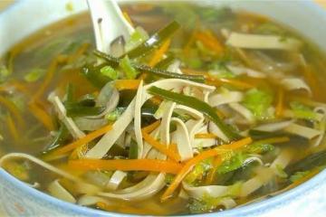 冬天最愛喝這碗湯,4塊錢能做一大鍋,飯前一人一碗,營養又開胃