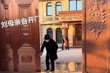 劉強東老家豪宅內景曝光,大鍋煙囪灶台接地氣,劉母親自開門迎客