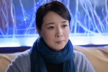她是國家一級演員，和某導演結婚26年無緋聞，兒子帥氣迷人是演員
