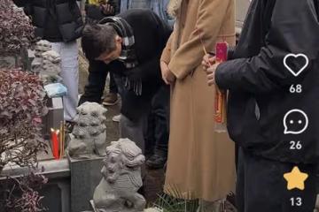 張子健祭拜前妻!李婷墓地曝光,在高樓大廈旁,女兒長的很像媽媽