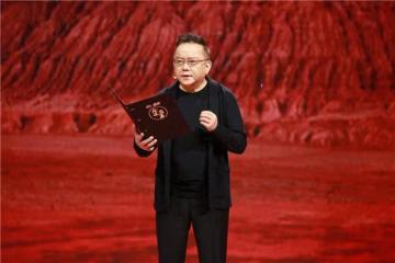 事實證明，被傳賣掉上億豪宅移民美國的王剛，已經走上另一條大道
