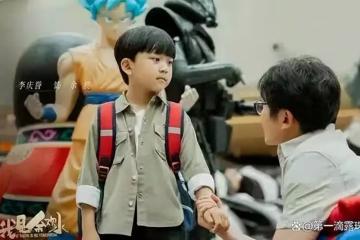演完《小巷人家》蔣欣兒子,又二搭郭京飛演父子,這小演員不簡單