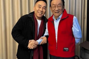 79歲馬志明驚現德雲社！左手不由自主顫抖，身體狀況惹擔憂