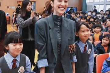 港姐冠軍陳凱琳小學演講,受到熱烈歡迎!直呼受寵若驚!