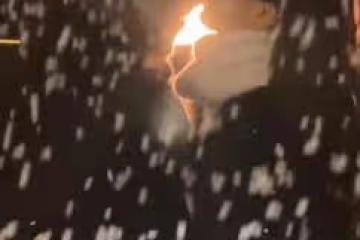 鹿哈求婚女友成功「超大粉紅排場熱吻」！　轉戰直播半年海撈1.3億