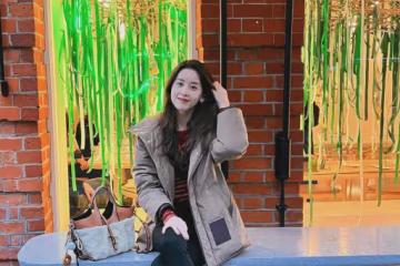 章澤天久違曬新年照，手上戴4個戒指，俏麗模樣越來越美
