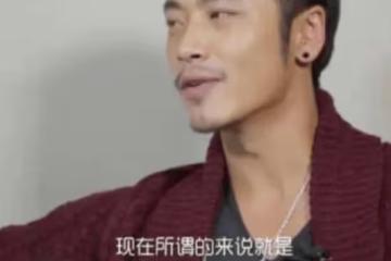 父親是央視名嘴,岳母是影后,他卻跑了20年龍套,40歲在家當奶爸
