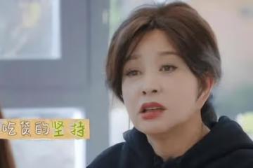 劉曉慶為啥身體那麼好?誰能想到健步如飛的她已經74歲了