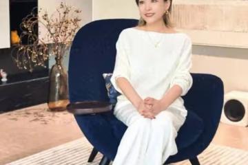 54歲李靜自曝瘦55斤，和21歲女兒一樣苗條，更顯年輕實現逆生長