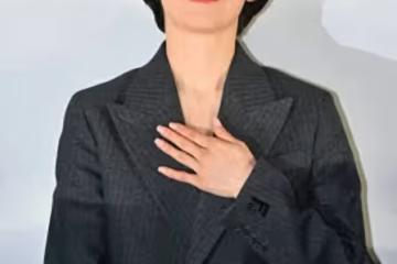 宋慧喬西裝短髮造型幹練帥氣,五官精緻無懼懟臉鏡頭