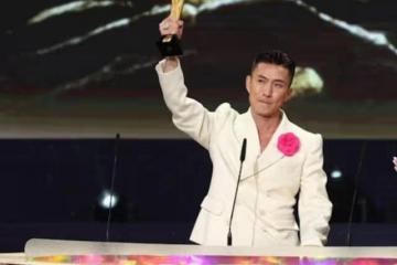 婚變?48歲TVB視帝被指無戴婚戒兼獨自帶娃,五年婚姻疑似亮紅燈
