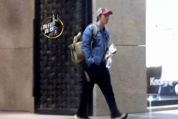 王力宏被拍到回舊家探望小孩,與門口保安熟絡關係不錯