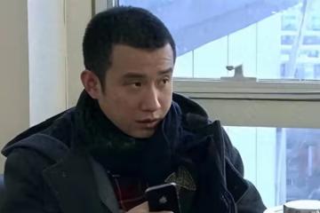 文章帶著新女朋友外出就餐，網友稱好漂亮，大女兒也曾經見過面