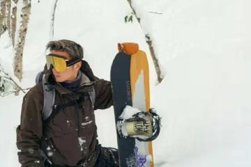 謝霆鋒曬與長子滑雪照,倆人氣質太像很難分清,Lucas今年滿18歲