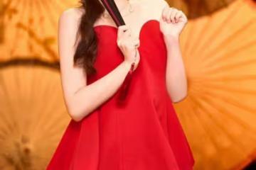 虞書欣穿抹胸紅裙超美!雪膚玉貌身材曼妙性感撩人