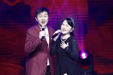 付笛生和任靜的低調生活，住4億四合院，夫妻恩愛容顏依舊