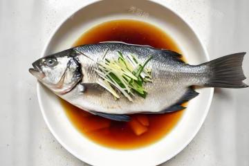 無論腌什麼魚，最忌用鹽和料酒腌制，你記住這幾個技巧，魚肉鮮嫩無腥味