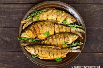 煎魚時,不要直接下鍋煎!多加2步,魚肉不粘鍋不破皮,還能去腥