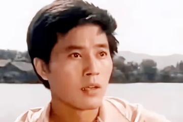 王偉平：從燒煤工逆襲成演員，娶初戀40年無緋聞，如今女兒比他還紅