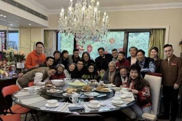 白雪仙96歲仍雍容華貴！愛徒齊拜年，與任劍輝情深一世令人動容