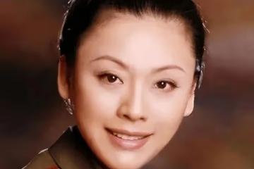 她是「中國最漂亮女將軍」，24歲成國家一級演員，33歲差點沒命，如今怎樣了？