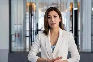 43歲黃智雯身材太絕！透視裝秀性感，網友驚呼：TVB當年沒眼光！
