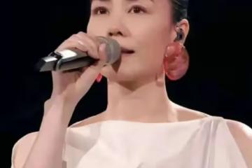 56歲王菲父母哥哥都已離世，一個人過年顯落寞，謝霆鋒曬照陪兒子散步