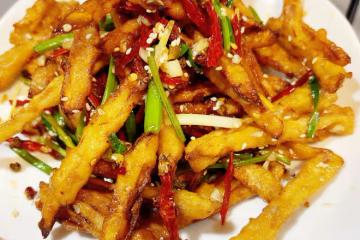 沒有一節藕能活著走出湖北——湖北名菜麻辣鮮香的【干煸藕絲】【家常菜系列10】