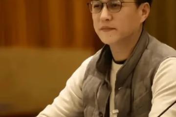 靳東老婆真是漂亮，大方曬白髮照毫無年齡焦慮，他們太有夫妻相了！