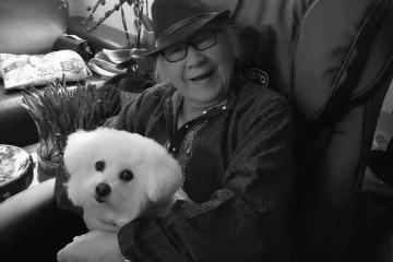 突傳死訊!香港知名老戲骨在睡夢中離世,去年100歲生日四代同堂