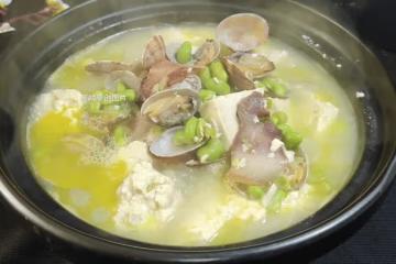 太喜歡這個燉菜了,三種食材一鍋出,熱熱乎乎、滿口都是鮮嫩,上桌就被一掃而光