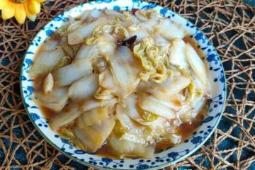 做醋溜白菜，先炒白菜還是先放醋？教你正確做法，酸香開胃下飯香