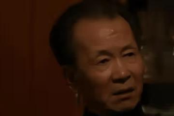 著名歌手耍流氓入獄3年,46歲娶小27歲「養女」,郎才女貌家庭美滿