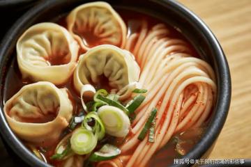 和面時，加熱水還是加冷水？原來水溫不同，做出的麵食大不一樣