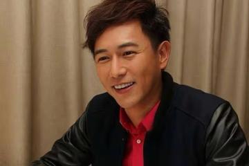 香港知名男星顏值回春，克服容貌焦慮曬照，卸掉指甲油粉絲感欣慰