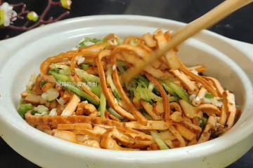 天冷不想吃肉就吃它,一碗都是高蛋白!燙一燙拌一拌,滿口軟嫩、開胃下飯,上桌就被掃光