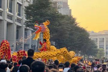 全紅嬋哥哥選中神童，雙手合十嘴巴被刺穿！網友：這是信仰