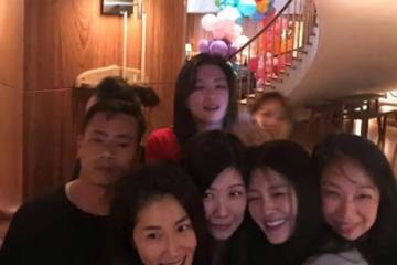 大S第二場追思會畫面曝光，現場有說有笑，賈永婕穿紅衣被怒懟