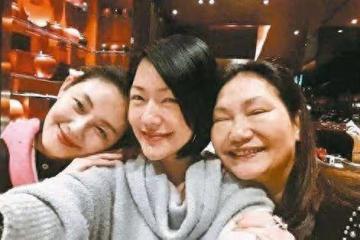 S媽連續發文，台媒心理師認為她可能有精神問題，小S的狀況更嚴重
