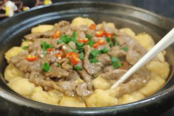 豆腐和它天生一對,隨手一燜葷素全有!軟嫩鮮香、口口都爆汁,簡單好做全家都愛吃