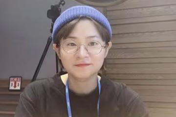 金信英「友人跟虛擬偶像PLAVE合照」：看得好氣欸　粉絲罵爆：超沒禮貌