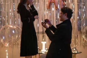 HOY TV主持人宣布懷孕，未婚夫身份曝光，女同事疑似暗諷「機心女」