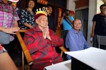 100多歲的楊振寧健康矍鑠!公布「長壽秘訣」:8件事堅持了一輩子