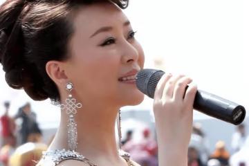 她是一代民歌天后，嫁給大37歲領導，離婚後單身至今