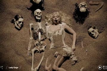 Lady Gaga 科切拉突遇耳麥故障！秒救場自嘲：我都唱現場
