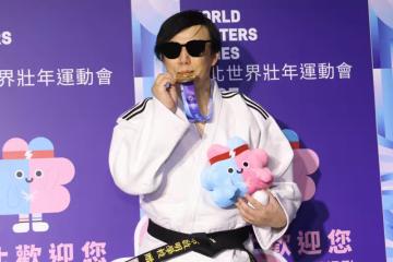 蕭煌奇世壯運柔道奪冠！幽默自嘲：贏得金牌靠摔不是靠唱！