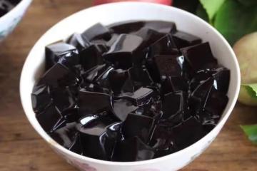 如何熬出光滑嫩嫩的燒仙草黑涼粉