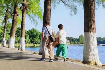 有無退休金真不一樣，公婆退休躺平十多年，我父母60多歲不敢失業