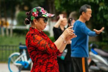 我退休金4700,生病後才明白:生病不管輕與重,都不能隨便跟人說