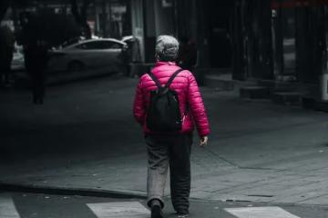 守寡11年的我,做對了這6件事,晚年一個人獨居也能過得幸福自在